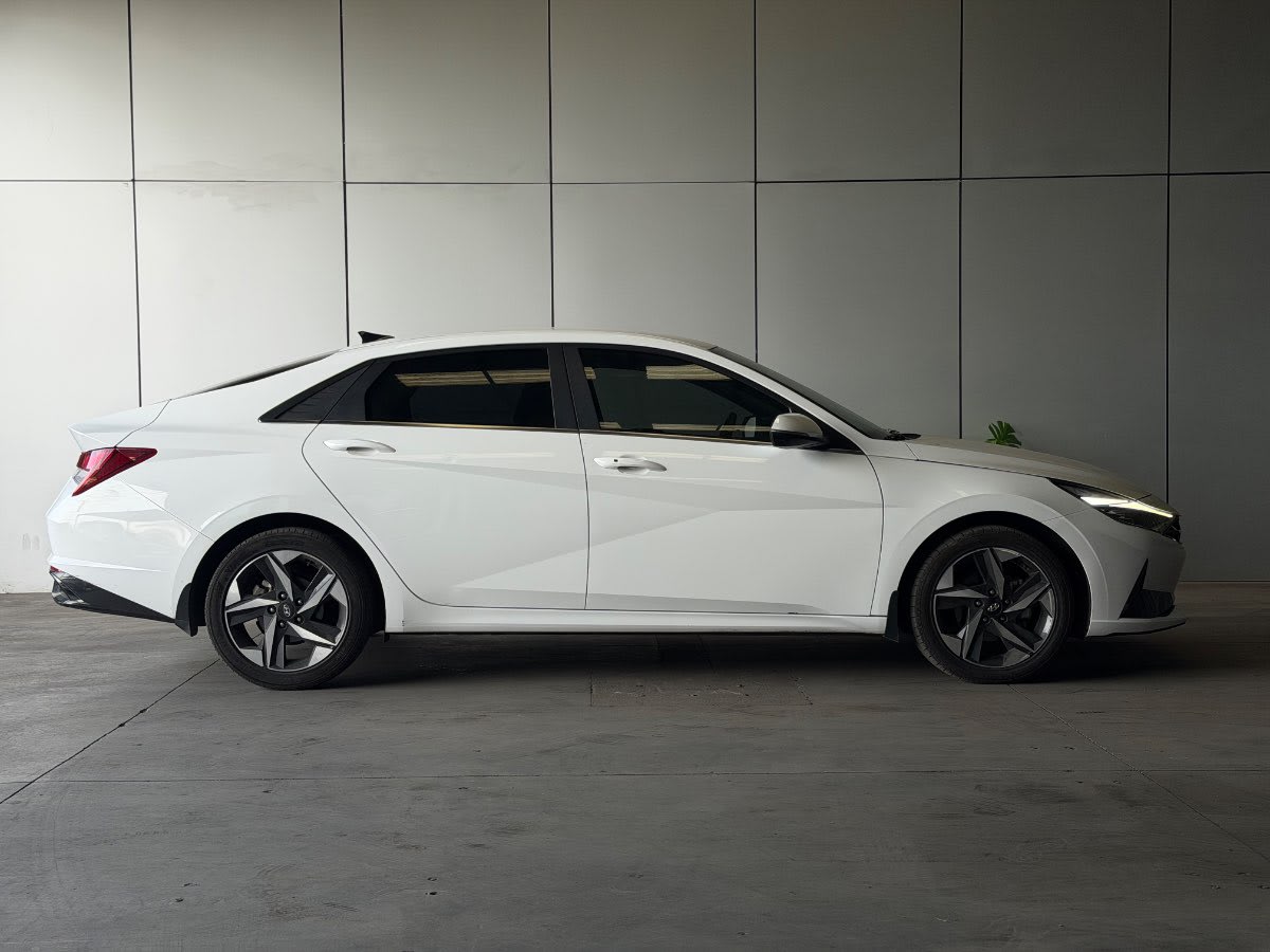 2024 Hyundai ELANTRA Blanco - Miniatura 5