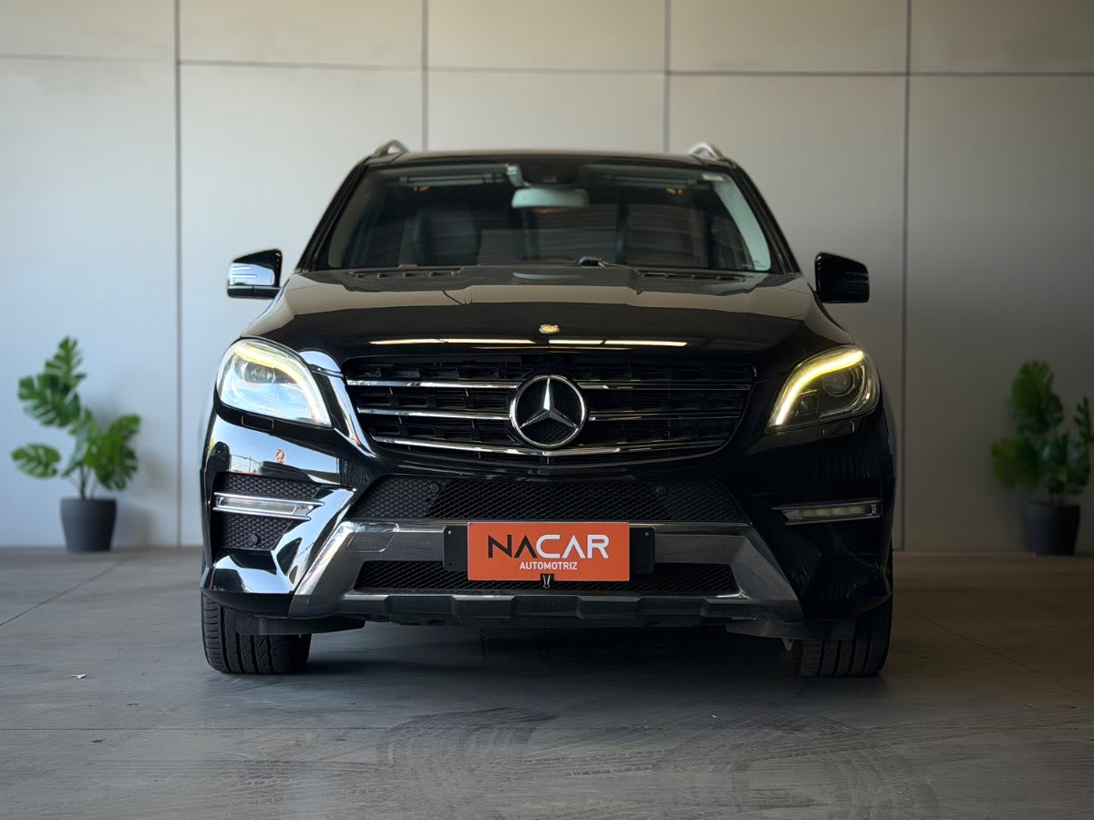 2013 Mercedes-Benz ML500 Negro - Miniatura 2