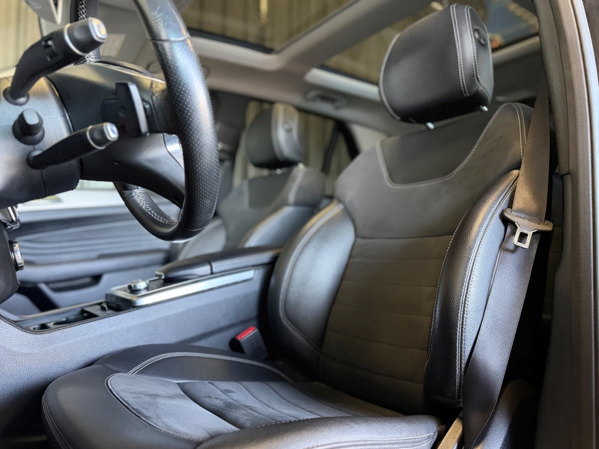 2013 Mercedes-Benz ML500 Negro - Miniatura 6