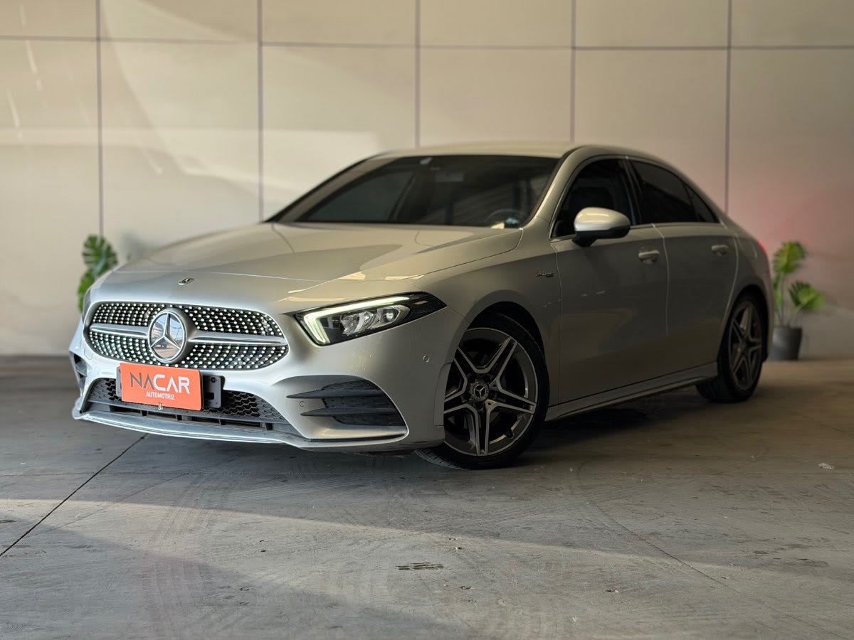 2022 Mercedes-Benz A200 sedan 1.3 A200 GRIS - Imagen 1