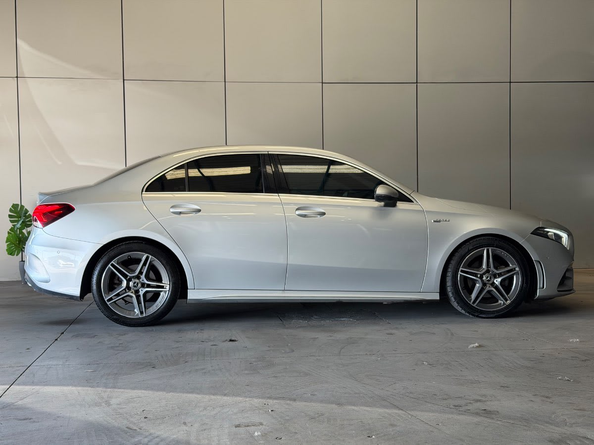 2022 Mercedes-Benz A200 sedan 1.3 A200 GRIS - Miniatura 4