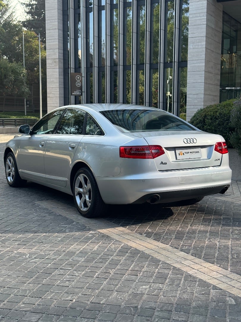 2010 Audi A6 Gris - Miniatura 6