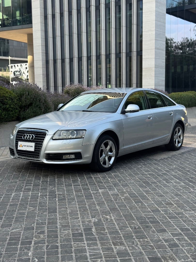 2010 Audi A6 Gris - Miniatura 8