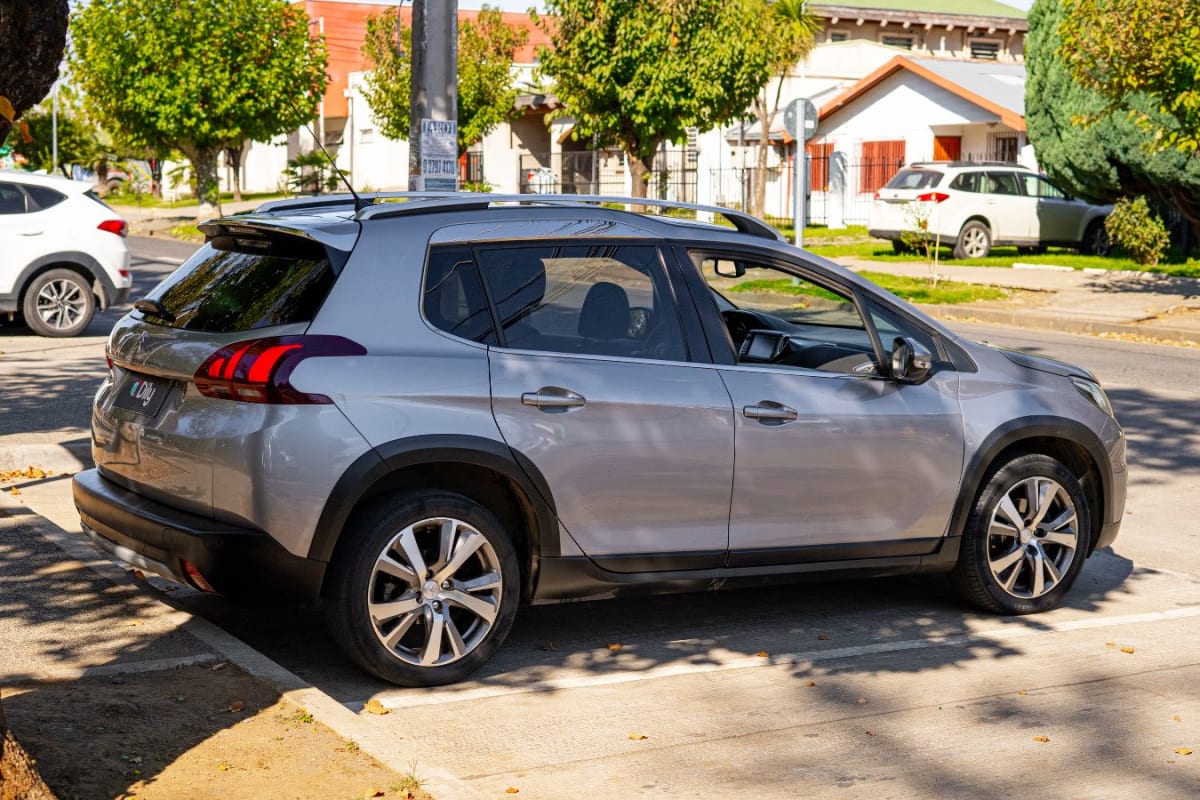 2019 Peugeot 2008 Allure Pack BlueHDi 130 EAT8 2008 GRIS - Miniatura 6
