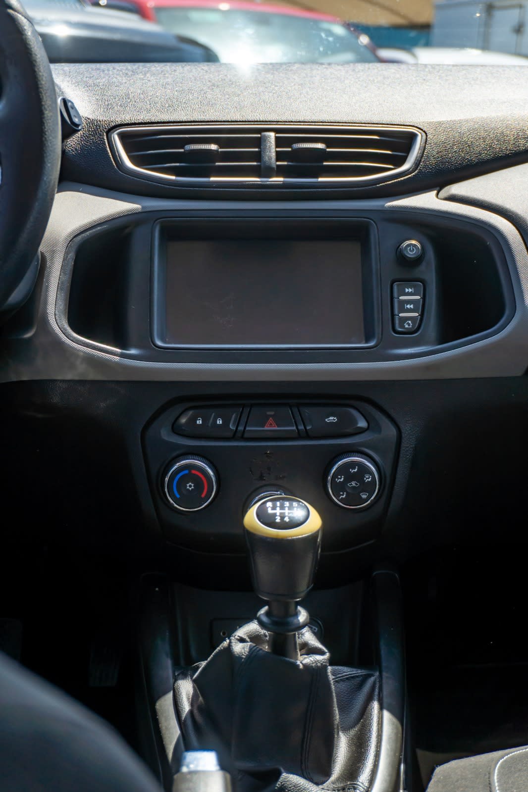 2018 Chevrolet Ónix Lt Negro - Miniatura 8
