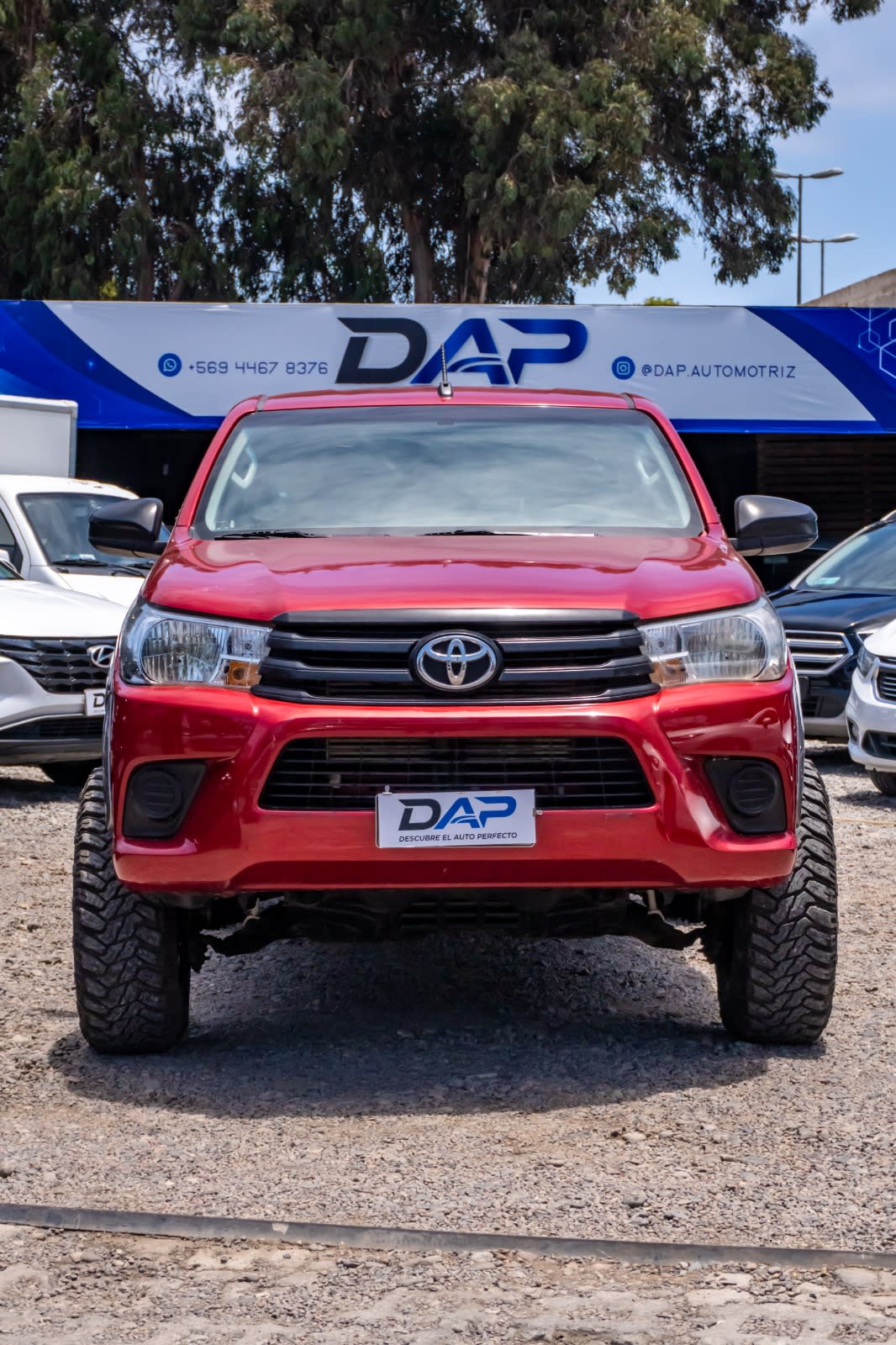 2022 Toyota Hilux Dx Rojo - Miniatura 2