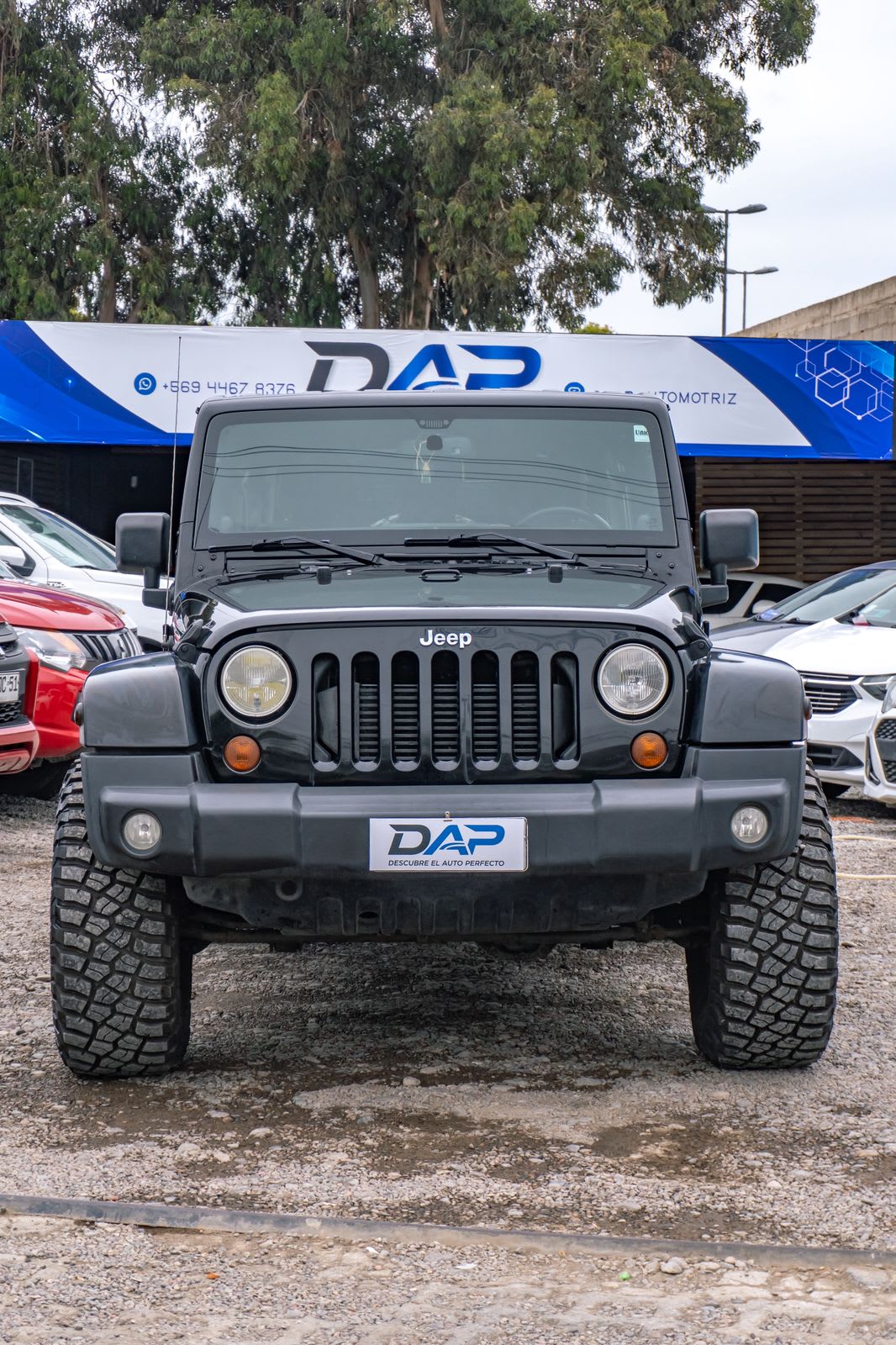 2013 Jeep Wrangler Unlimited Sahara Negro - Miniatura 2