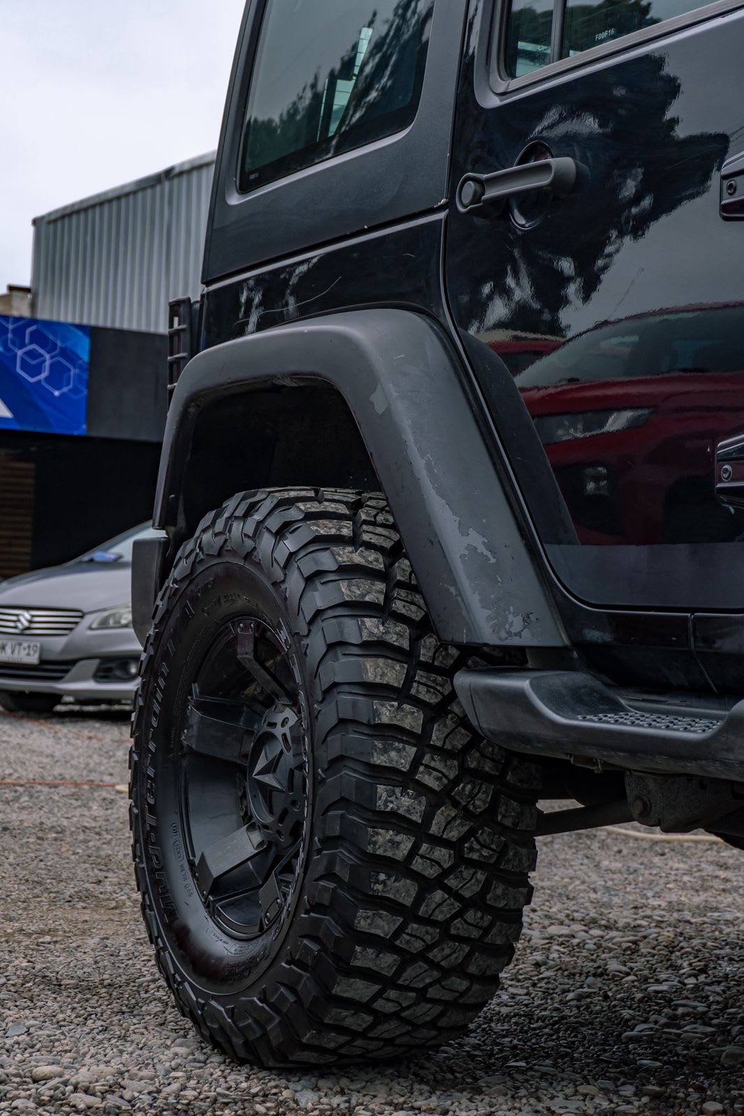 2013 Jeep Wrangler Unlimited Sahara Negro - Miniatura 8
