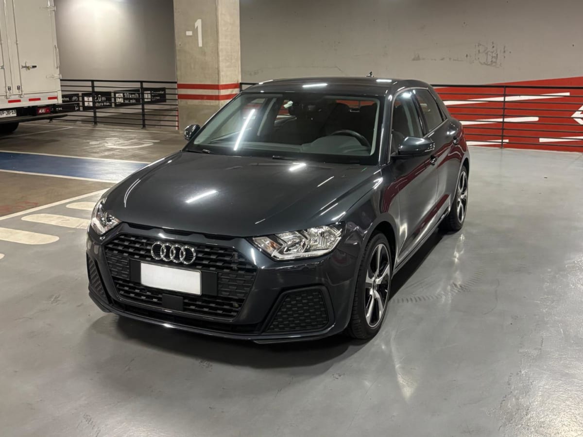 2023 Audi A1 Gris oscuro - Imagen 1