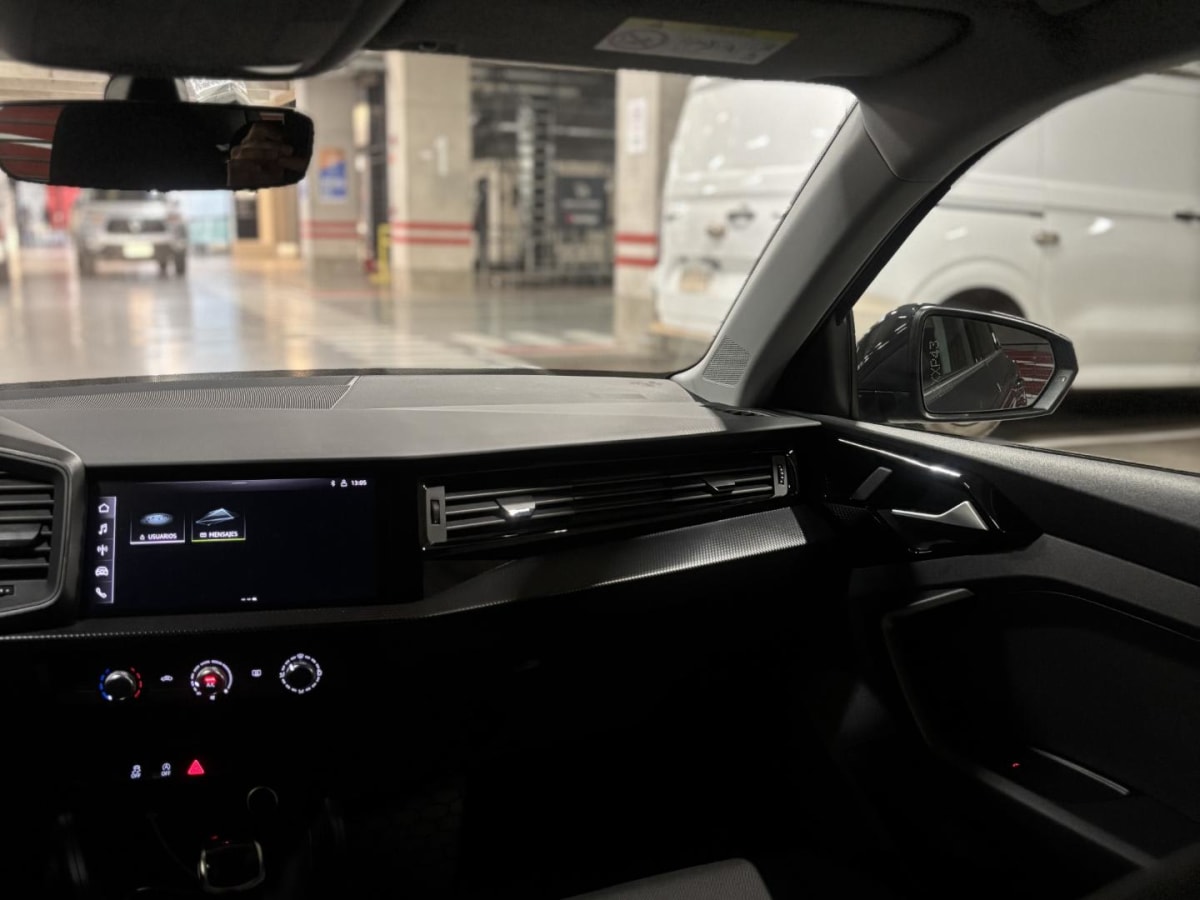2023 Audi A1 Gris oscuro - Miniatura 9
