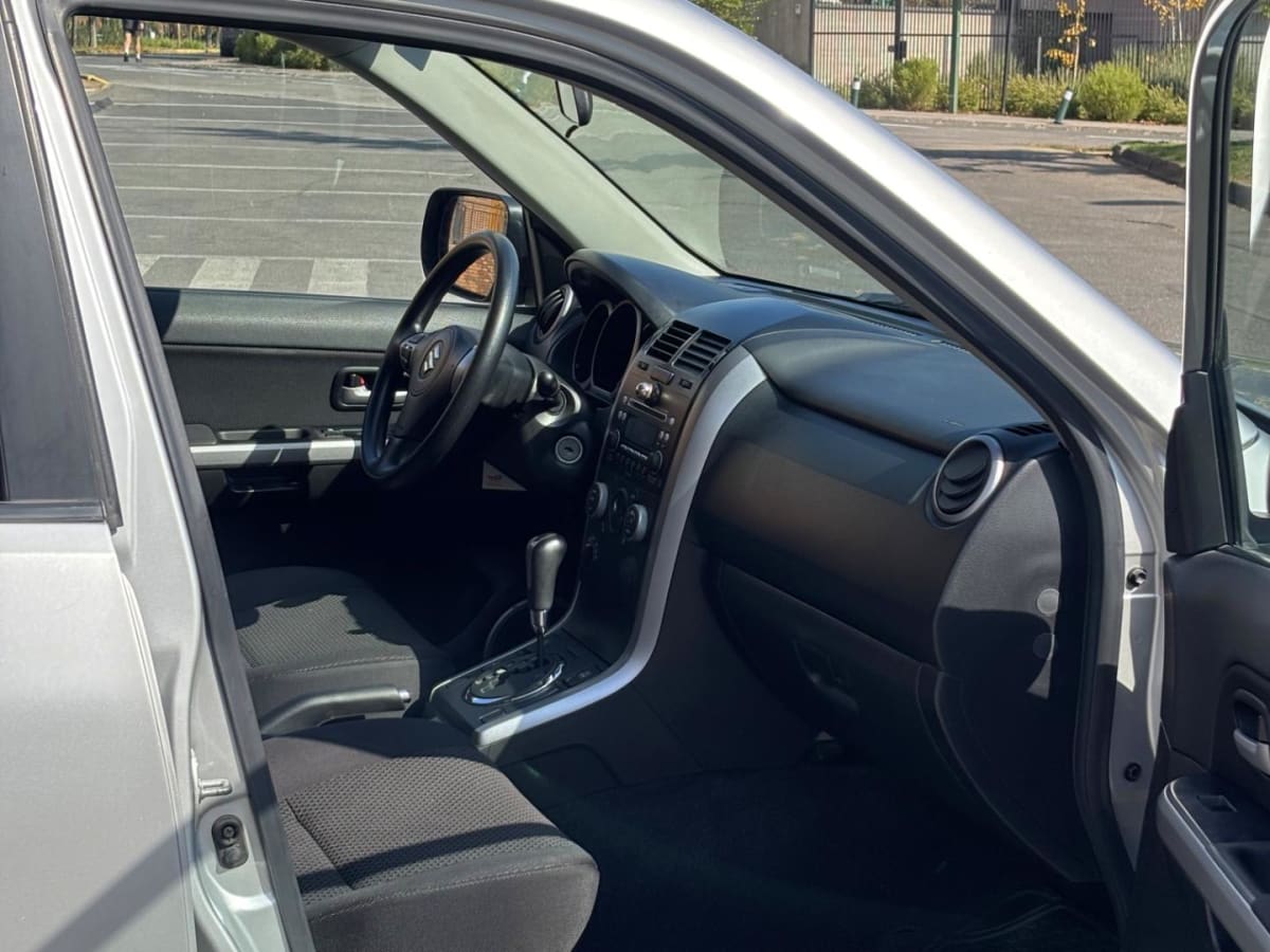 2012 Suzuki GRAN NOMADE GLX SPORT 2.4 GRAN Gris Plata - Miniatura 9