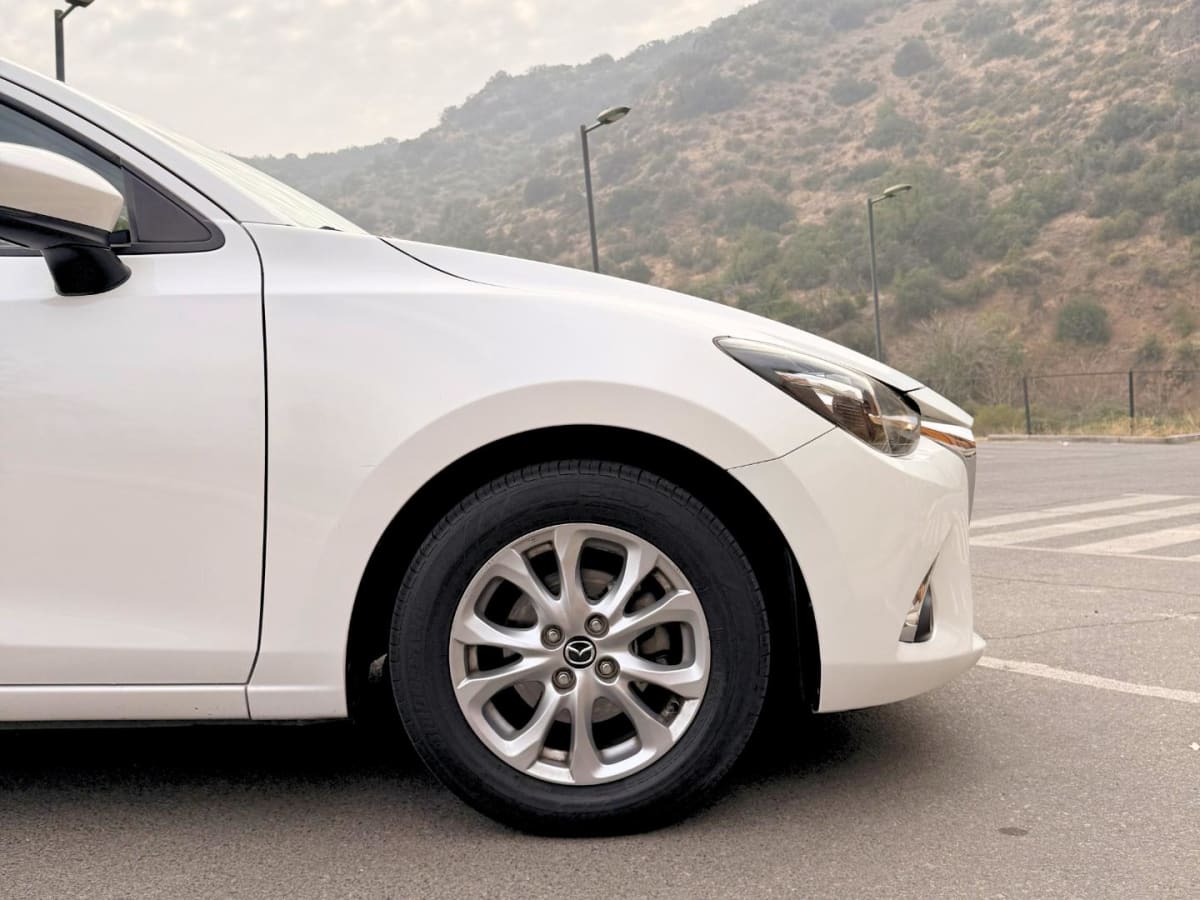 2019 Mazda 2 Blanco - Miniatura 4