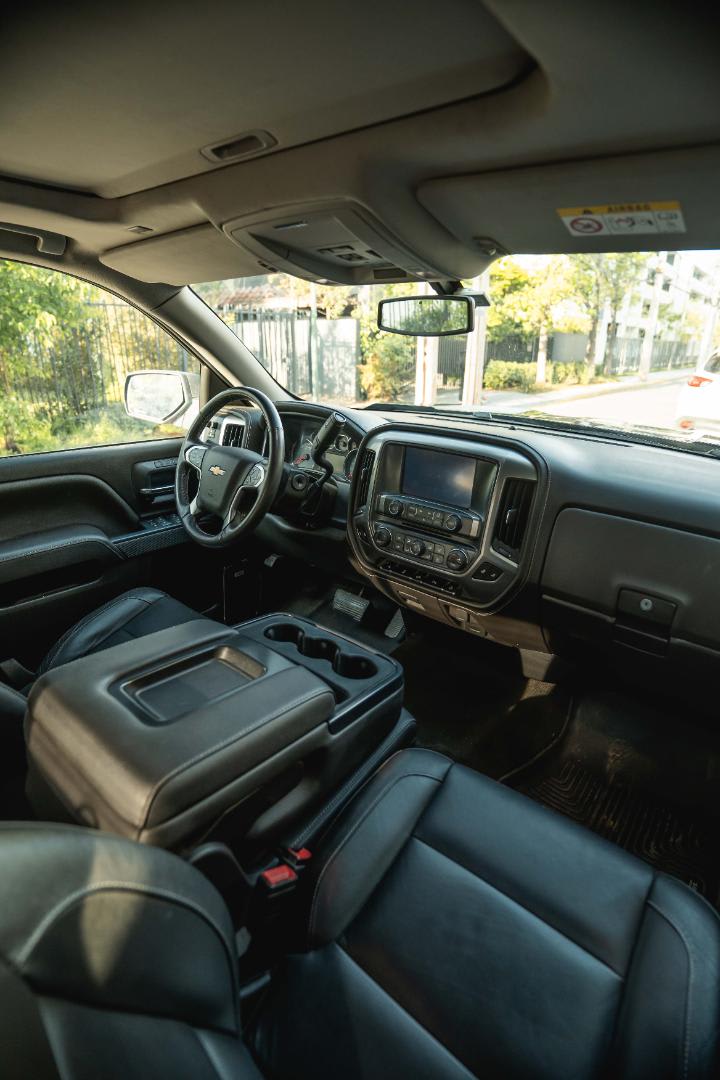 2018 Chevrolet SILVERADO Negro - Miniatura 5