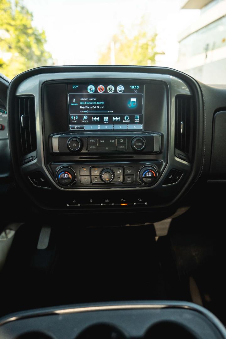 2018 Chevrolet SILVERADO Negro - Miniatura 8