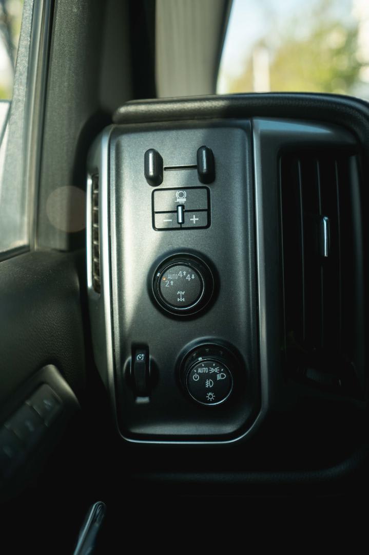 2018 Chevrolet SILVERADO Negro - Miniatura 9