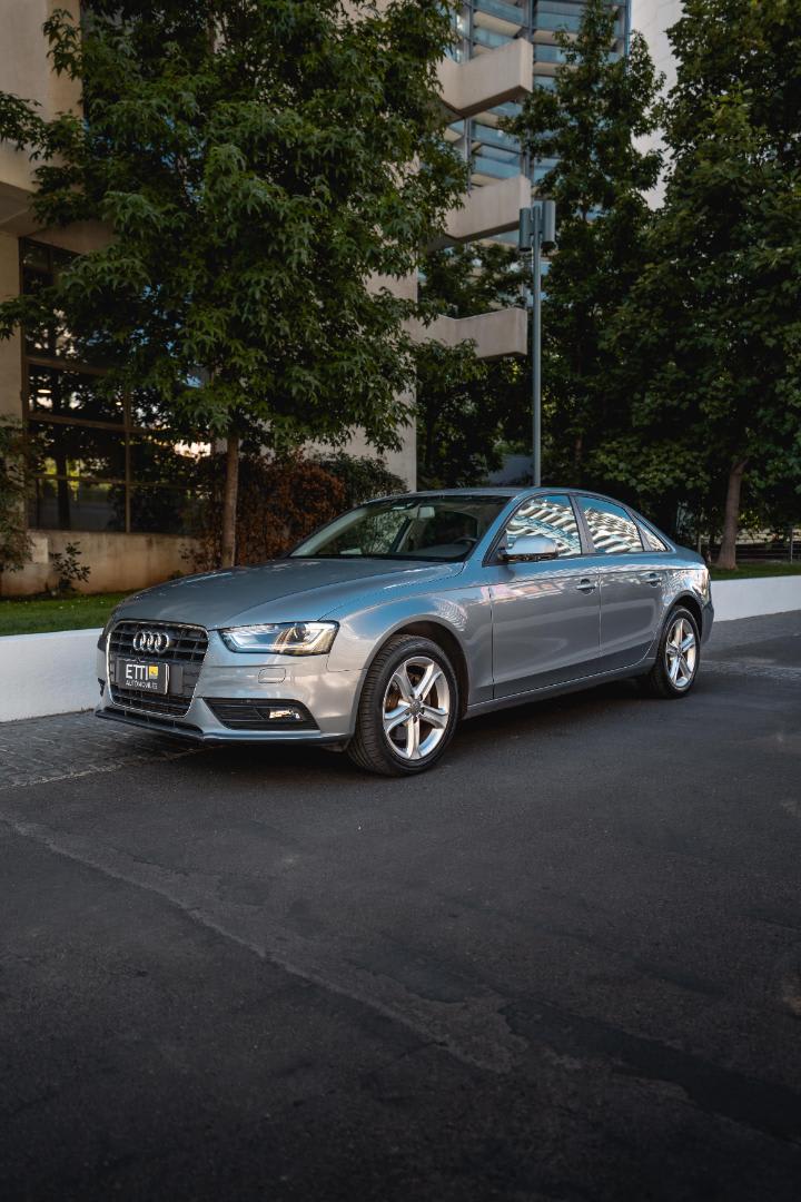 2015 Audi A4 Gris - Miniatura 2