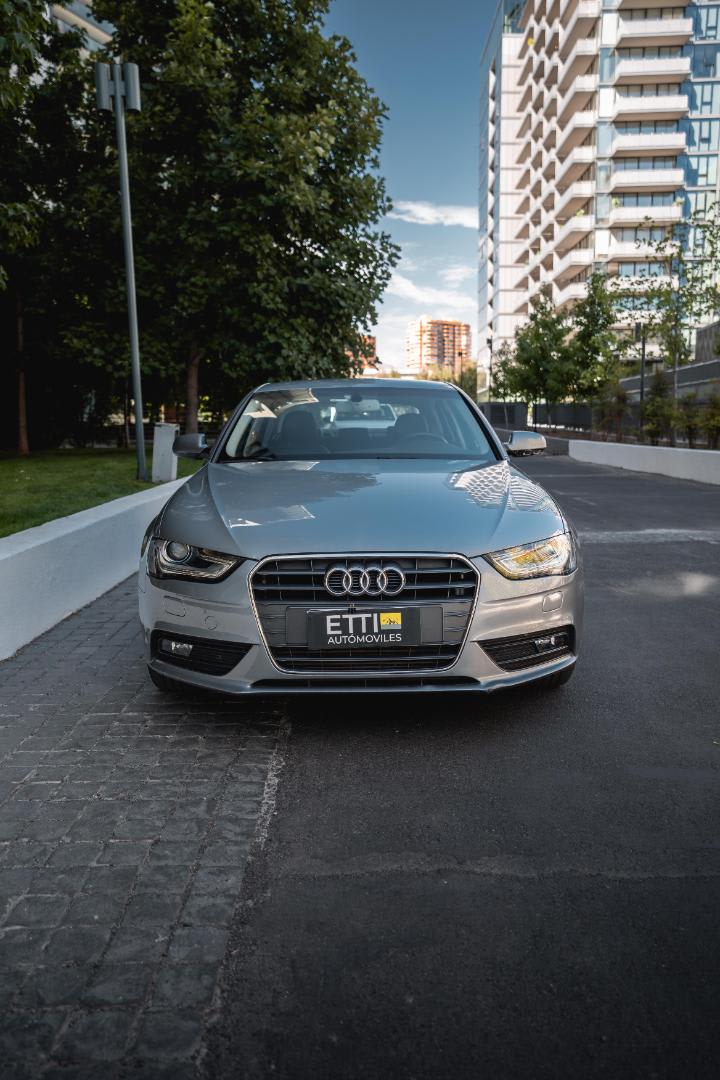 2015 Audi A4 Gris - Miniatura 3