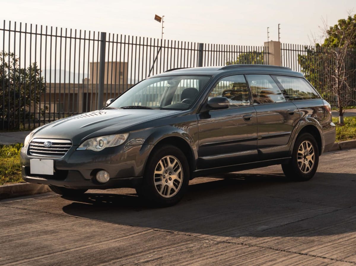 2008 Subaru OUTBACK Gris - Imagen 1