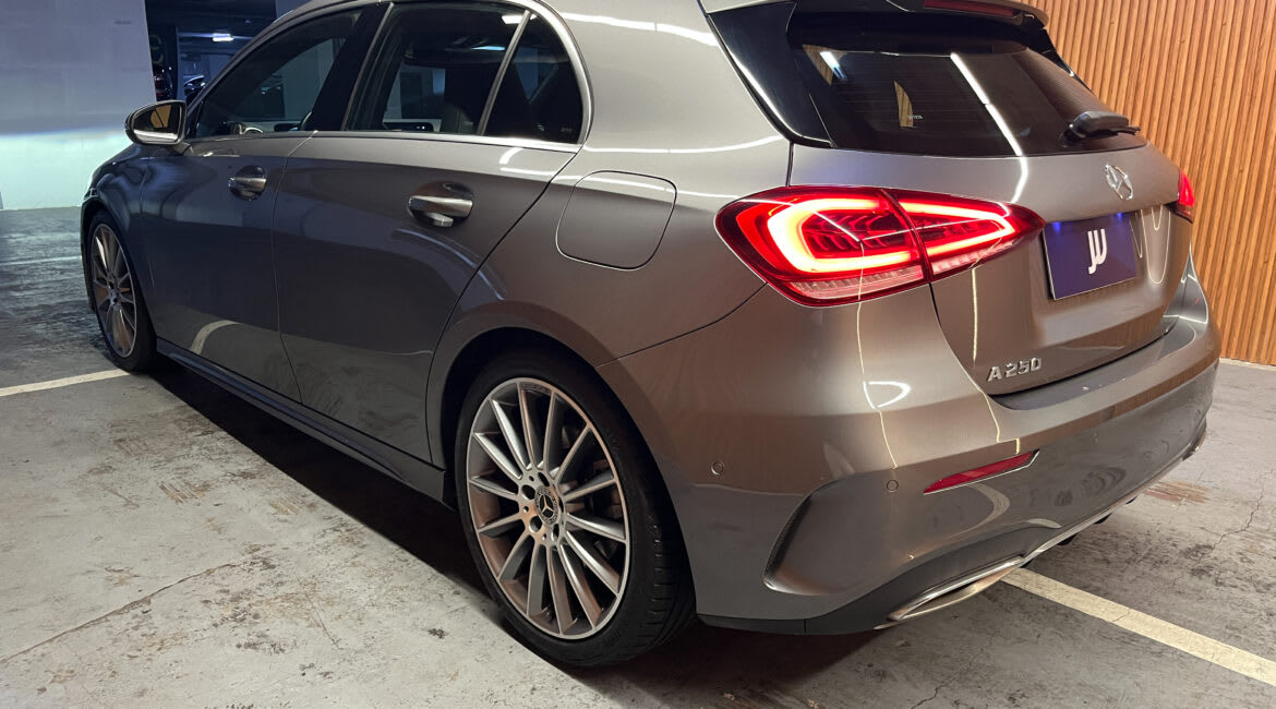 2023 MERCEDES BENZ A250 Gris - Miniatura 4