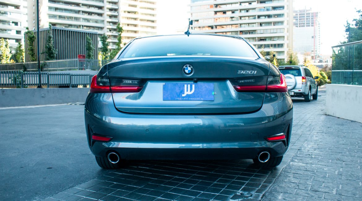 2021 BMW 320 Azul - Miniatura 4