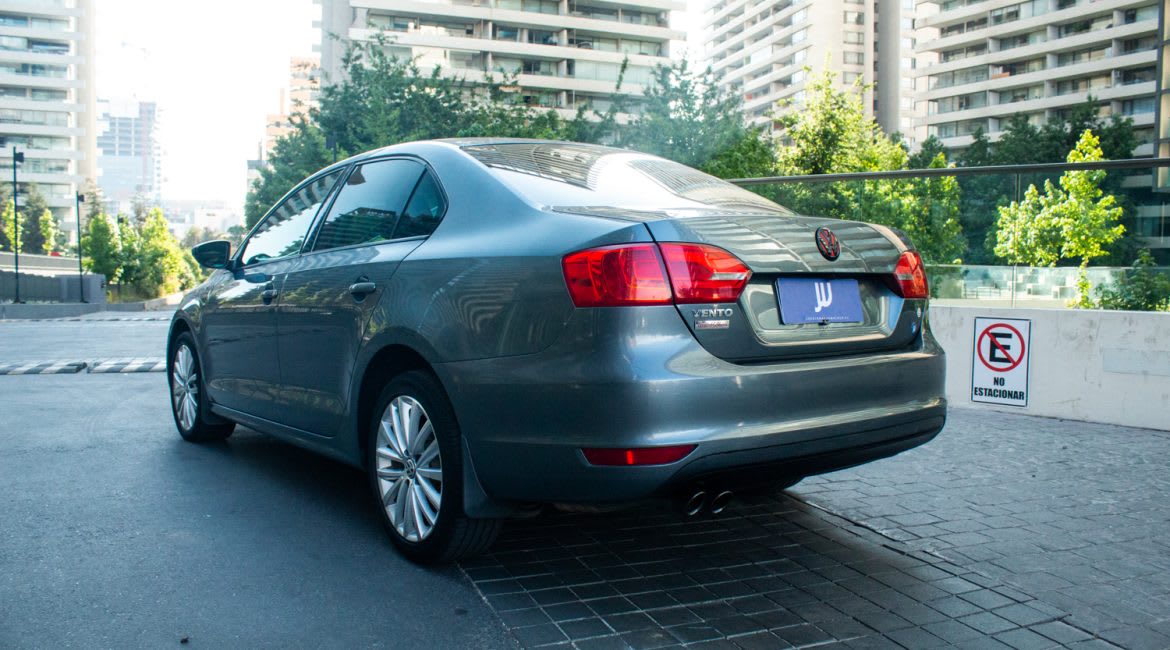 2013 VOLKSWAGEN VENTO Gris - Miniatura 4