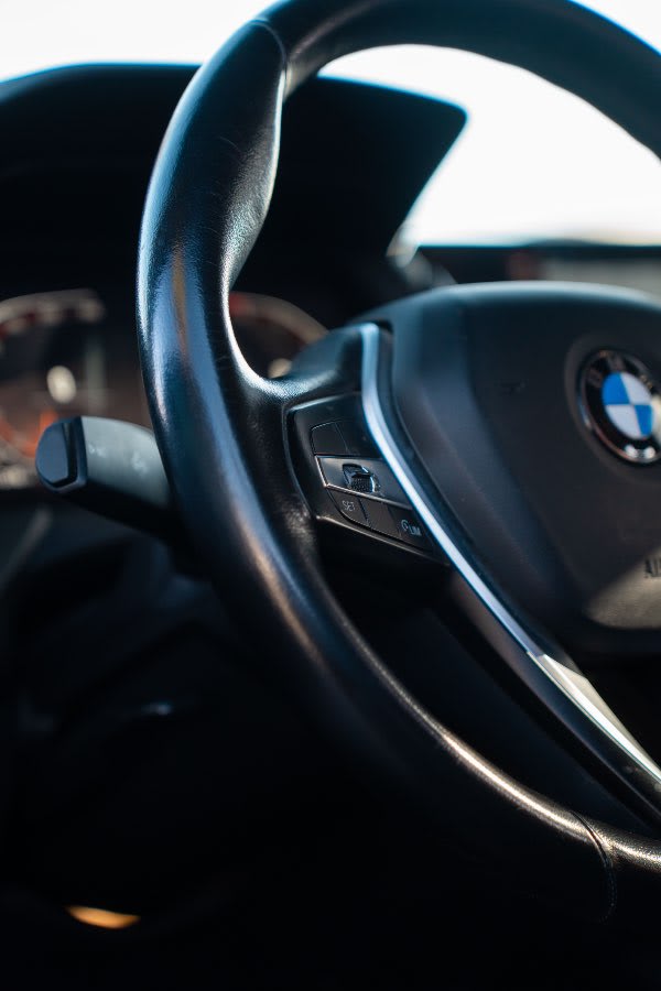 2022 BMW 218 Azul primavera metalizado negro - Miniatura 10
