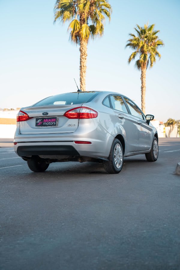 2018 Ford Fiesta GRIS - Miniatura 7