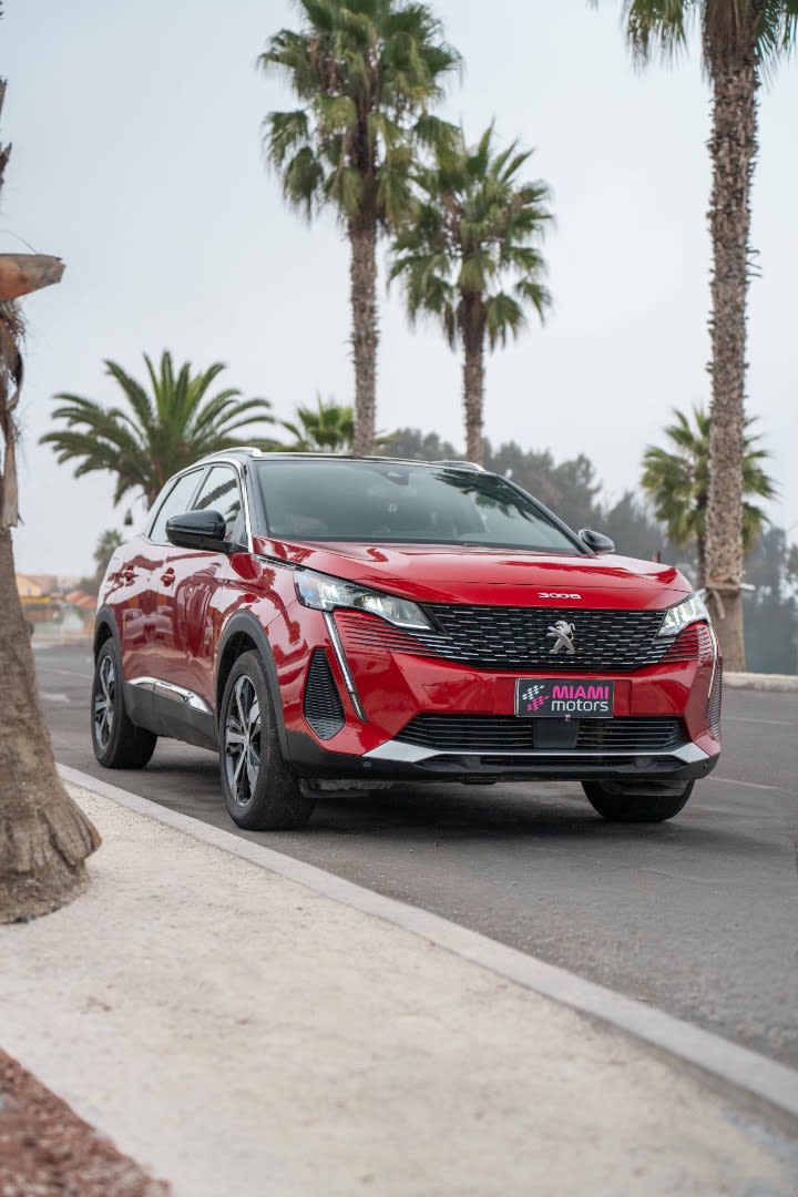 2023 Peugeot 3008 Rojo - Miniatura 5