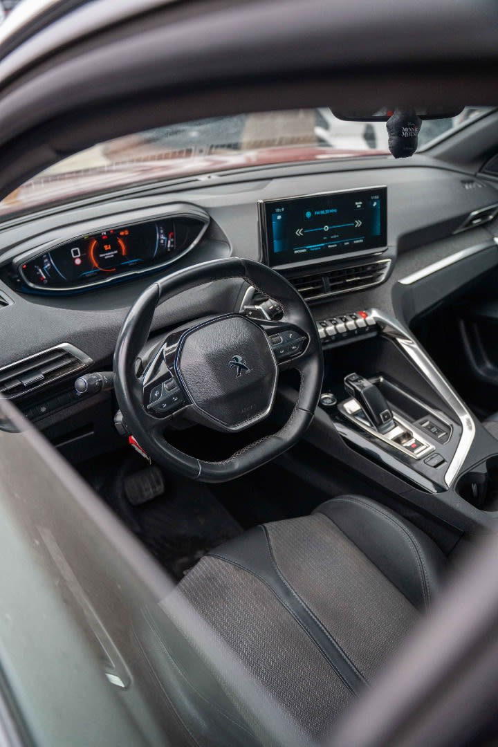 2023 Peugeot 3008 Rojo - Miniatura 8