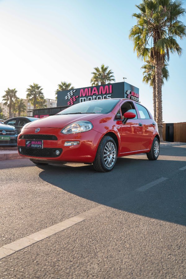 2017 Fiat Punto BLANCO T ROJO - Miniatura 4