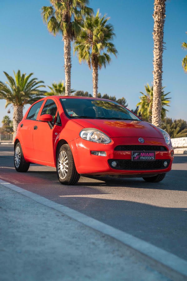 2017 Fiat Punto BLANCO T ROJO - Miniatura 5