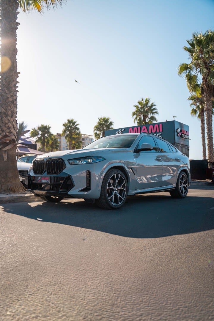 2024 BMW X6 DRIVE GRIS - Miniatura 2