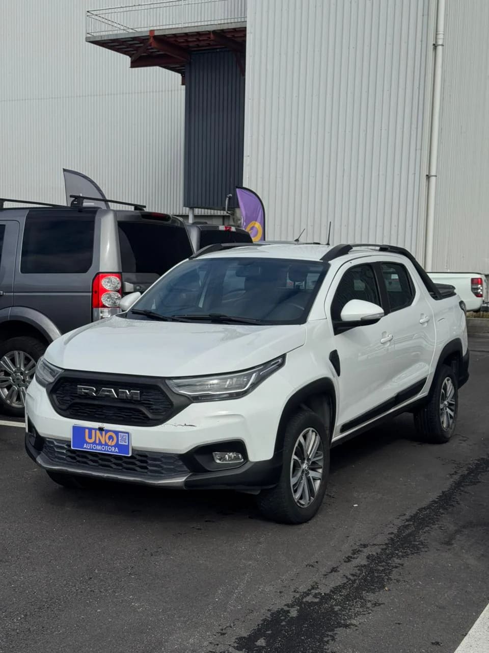 2023 Ram 700 Laramie 700 Blanco - Miniatura 2