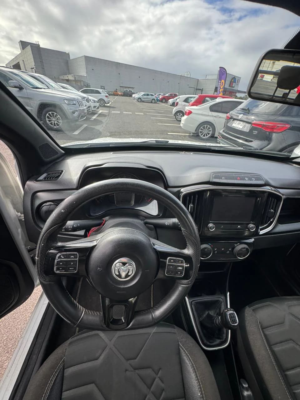 2023 Ram 700 Laramie 700 Blanco - Miniatura 9
