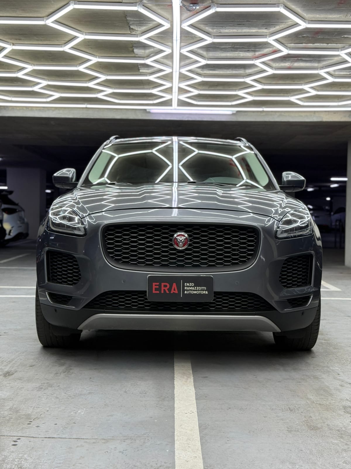 2019 Jaguar E-pace 2.0 Gris - Miniatura 2