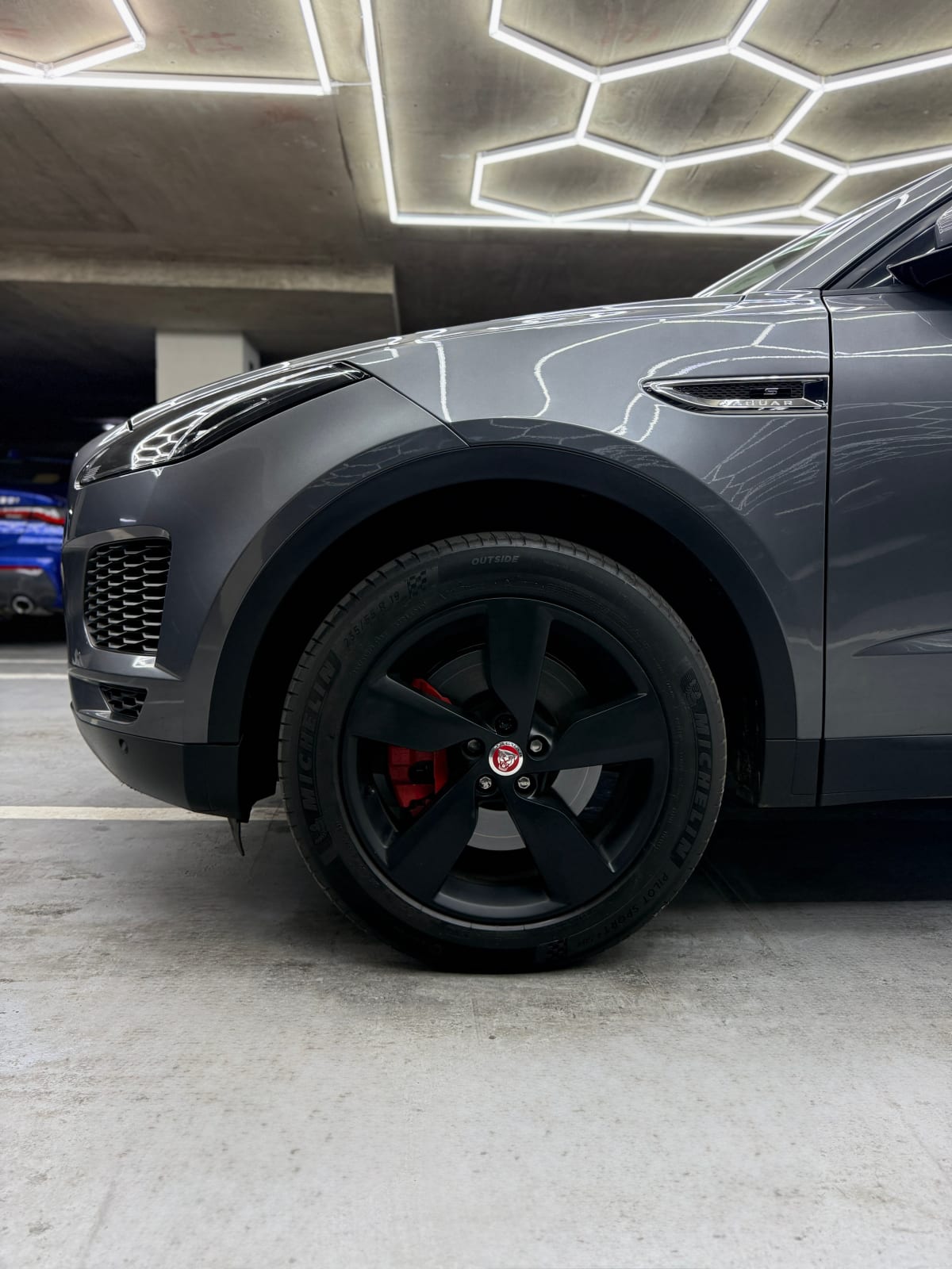 2019 Jaguar E-pace 2.0 Gris - Miniatura 3
