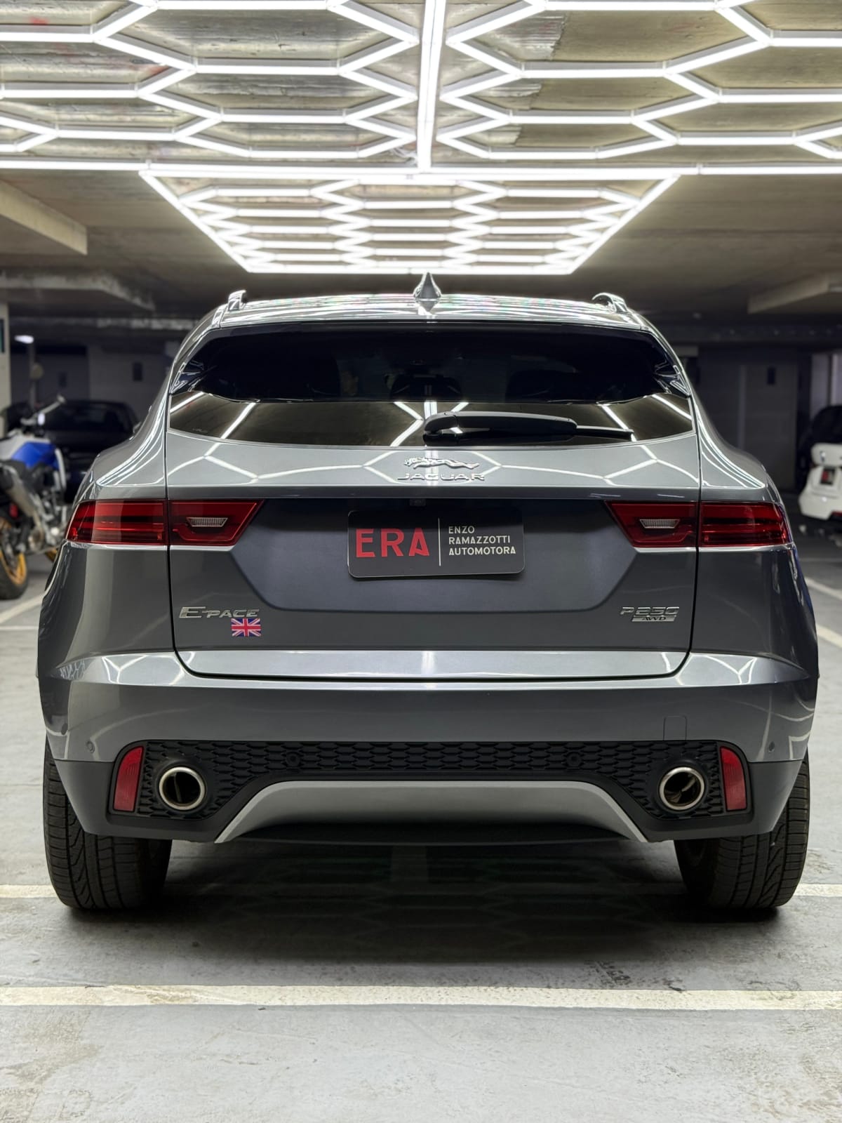 2019 Jaguar E-pace 2.0 Gris - Miniatura 4