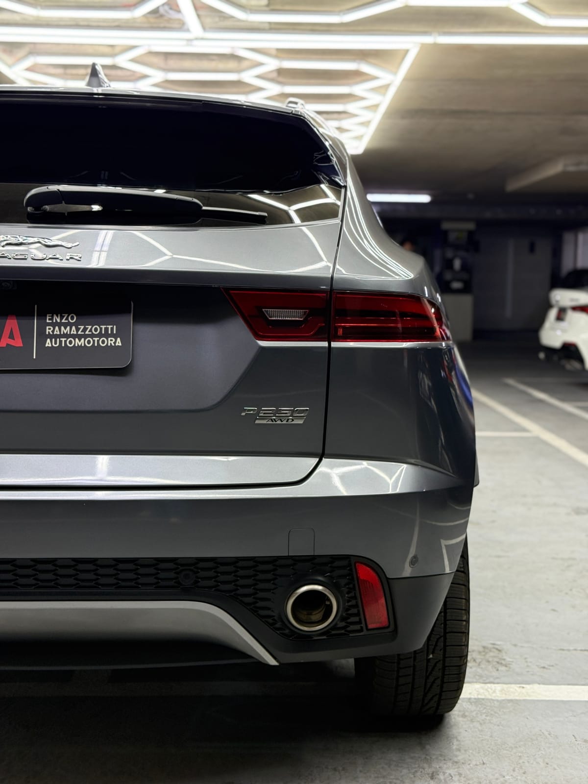 2019 Jaguar E-pace 2.0 Gris - Miniatura 5