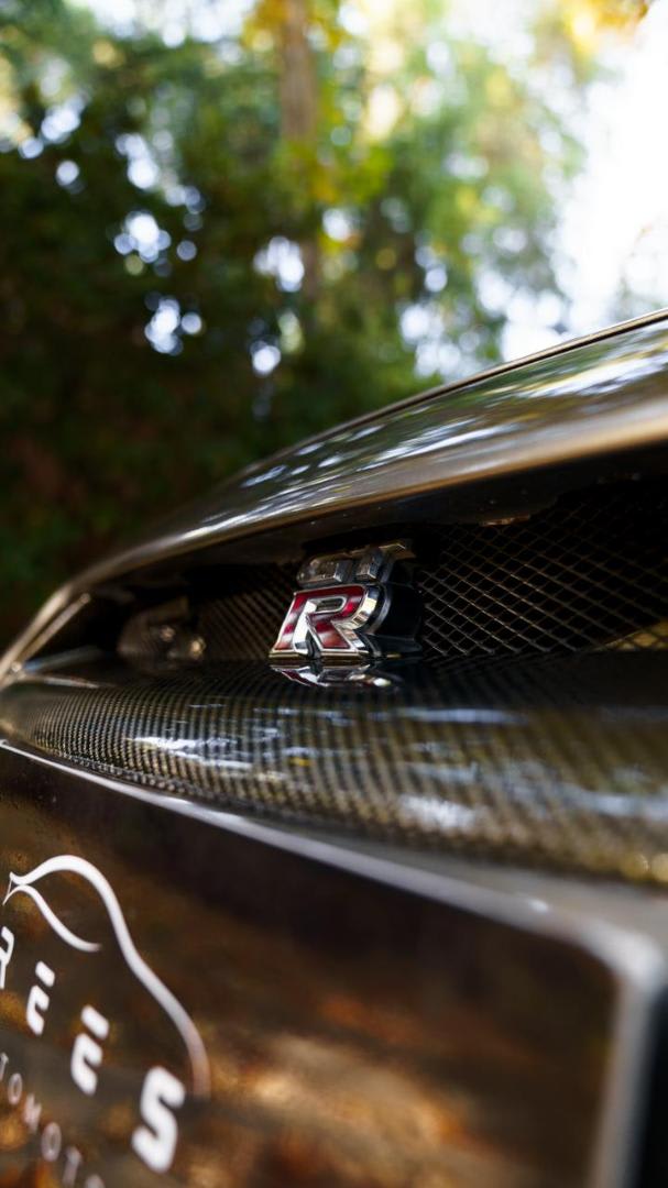 2011 Nissan GTR 35 GTR GRIS - Miniatura 8