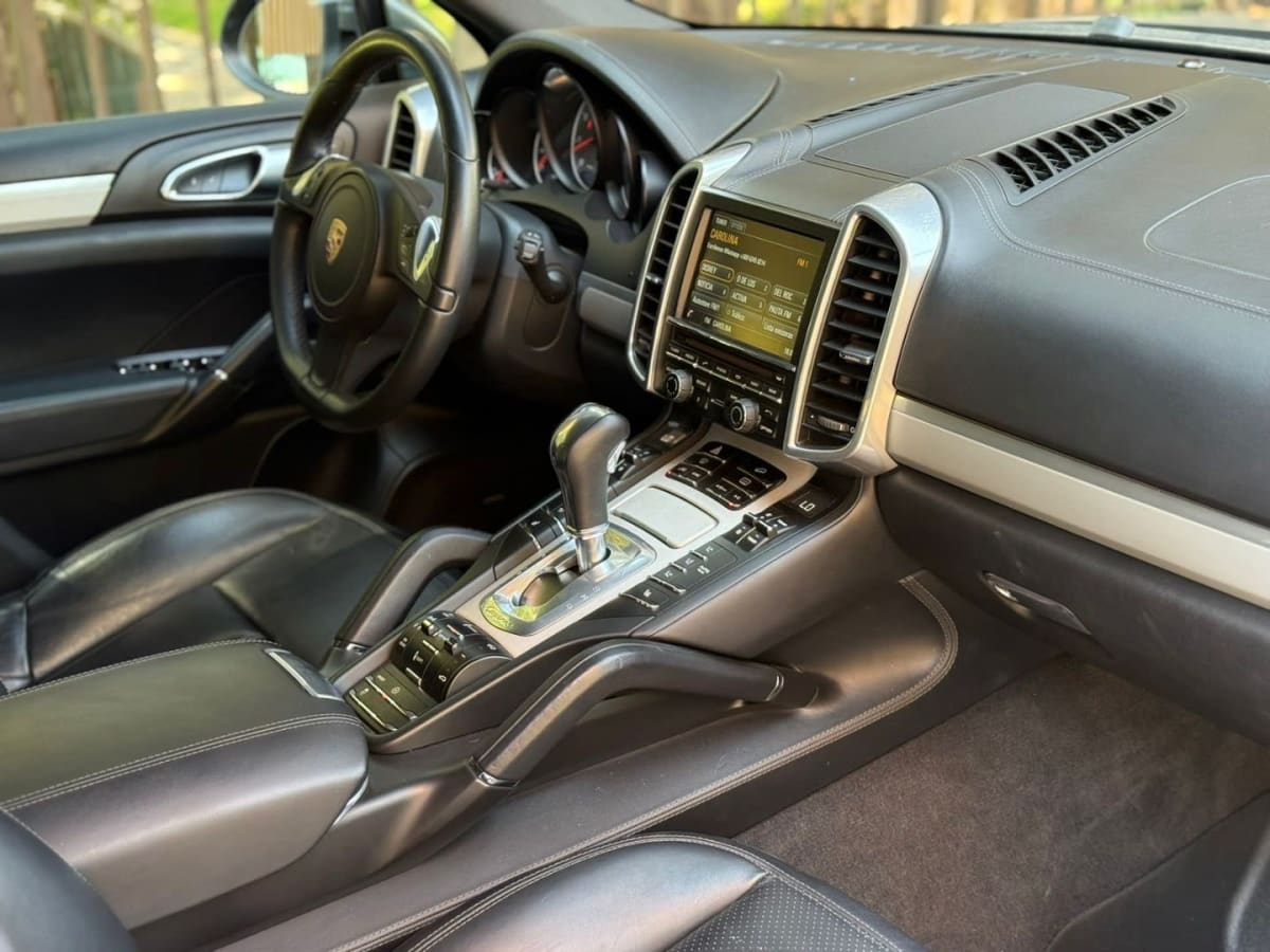 2014 Porsche CAYENNE Gris - Miniatura 8