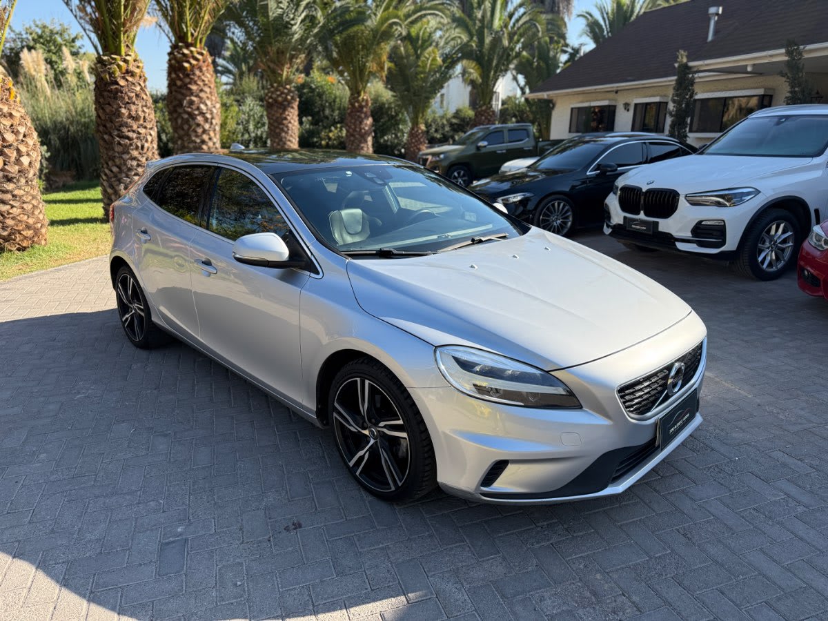 2018 Volvo V40 T4 R-DESIGN V40 Plateado - Miniatura 2
