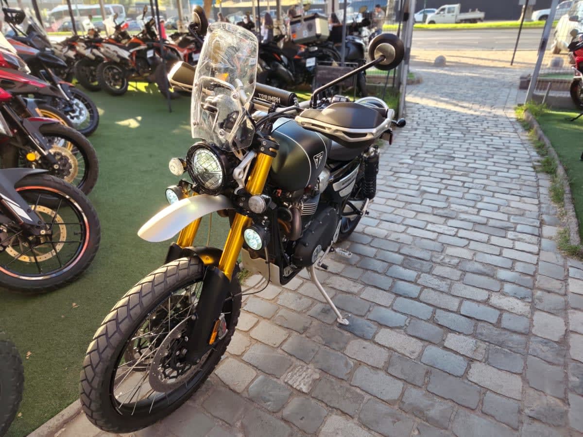 2023 Triumph Scrambler 1200 1200 - Miniatura 3