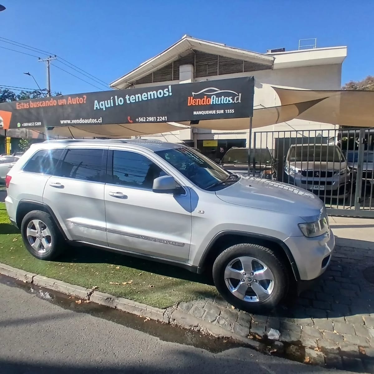 2012 Jeep Grand Cherokee Laredo - Imagen 1