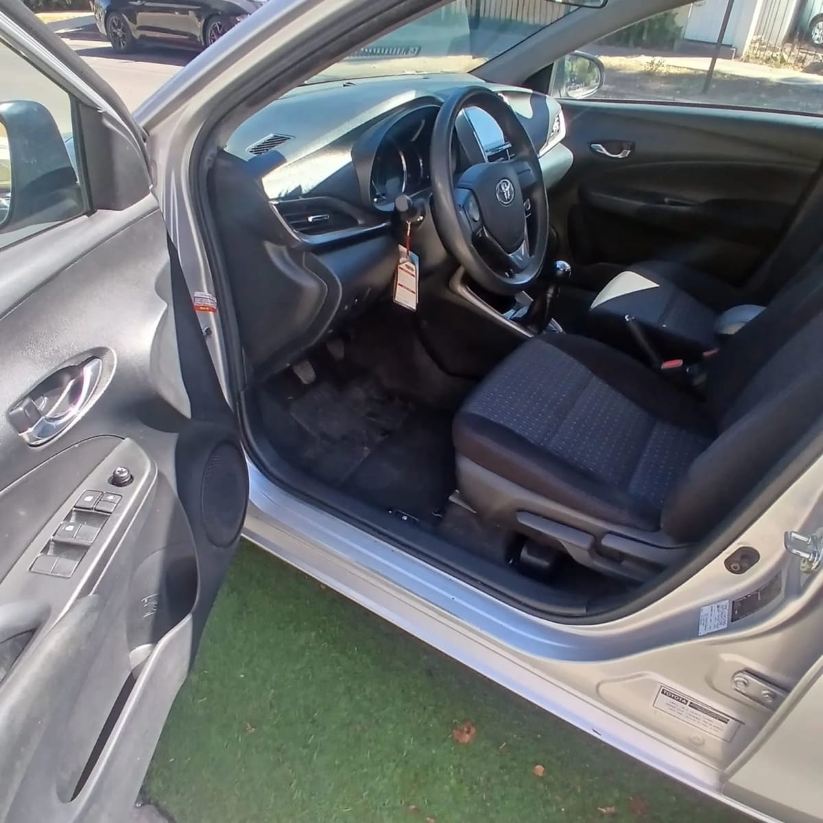2021 Toyota Yaris E – - Miniatura 5