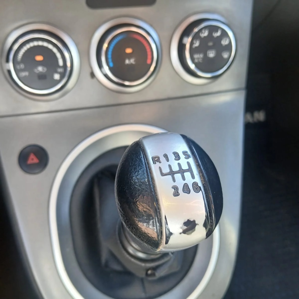 2011 Nissan Sentra - Miniatura 5