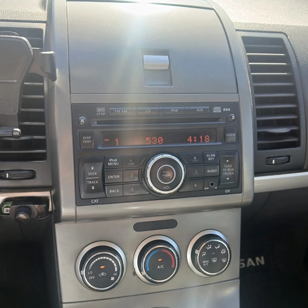 2011 Nissan Sentra - Miniatura 8