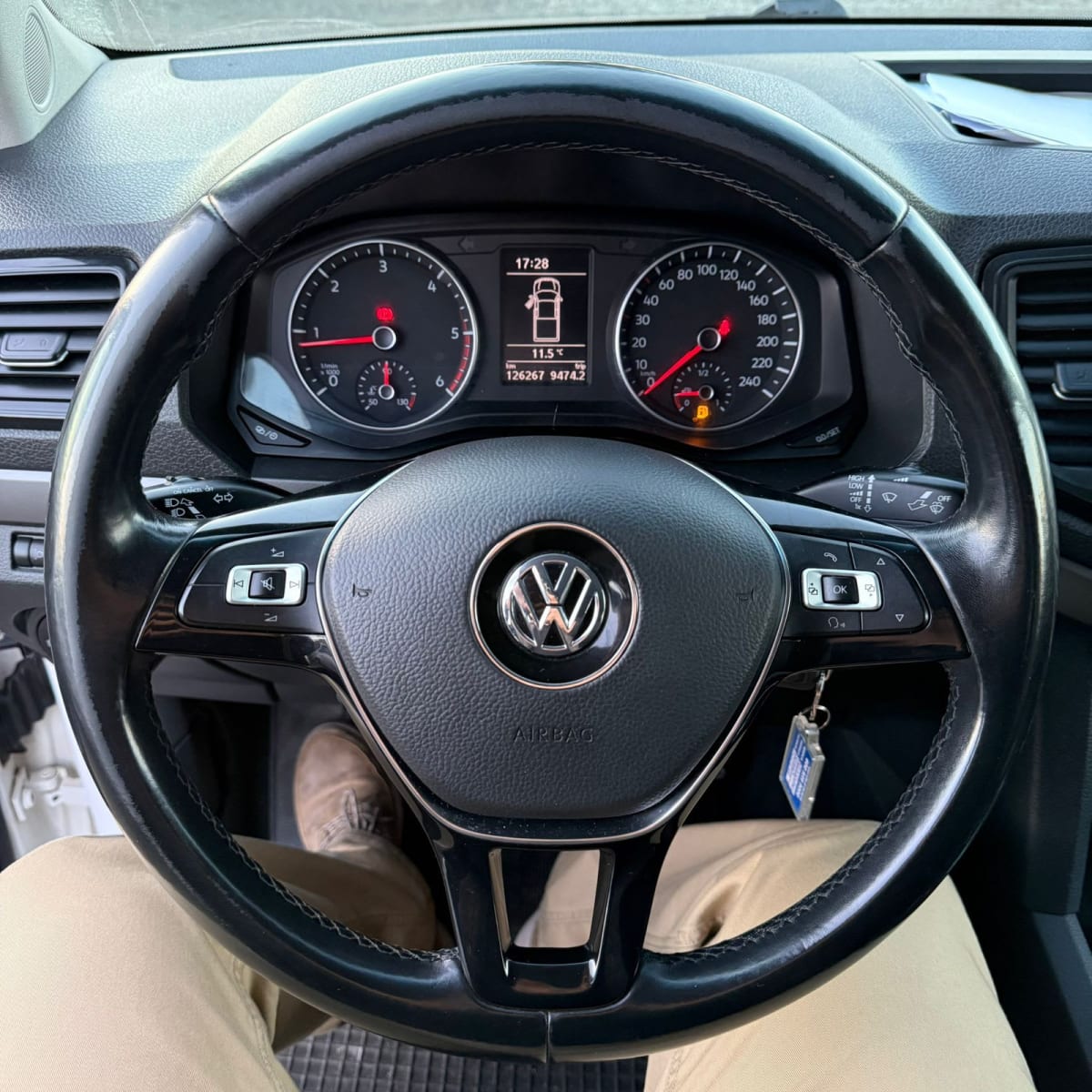2023 Volkswagen AMAROK 2.0 TRENDLINE Blanco - Miniatura 9