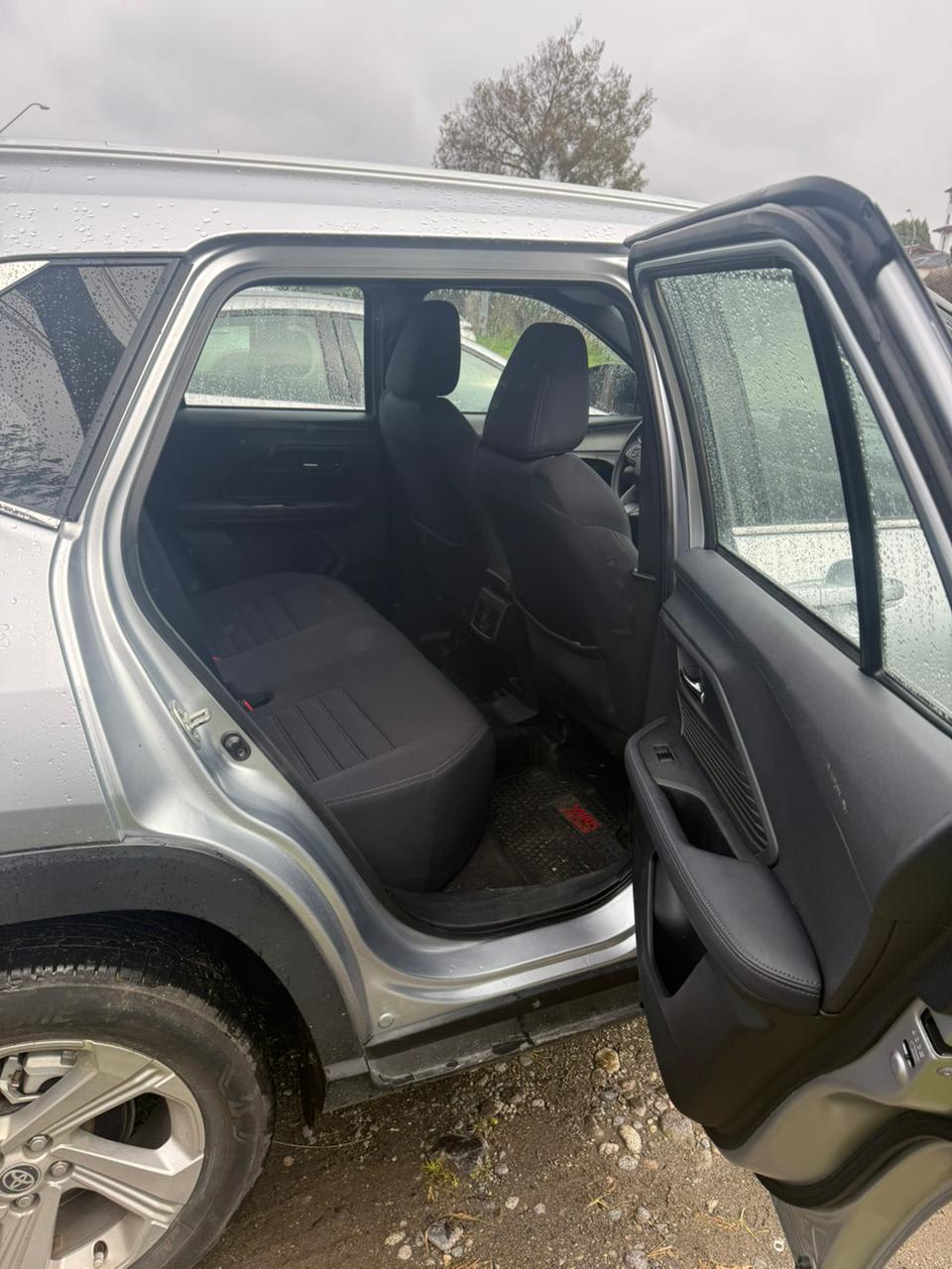 2025 Toyota YARIS CROSS 1.5 Gris - Miniatura 6