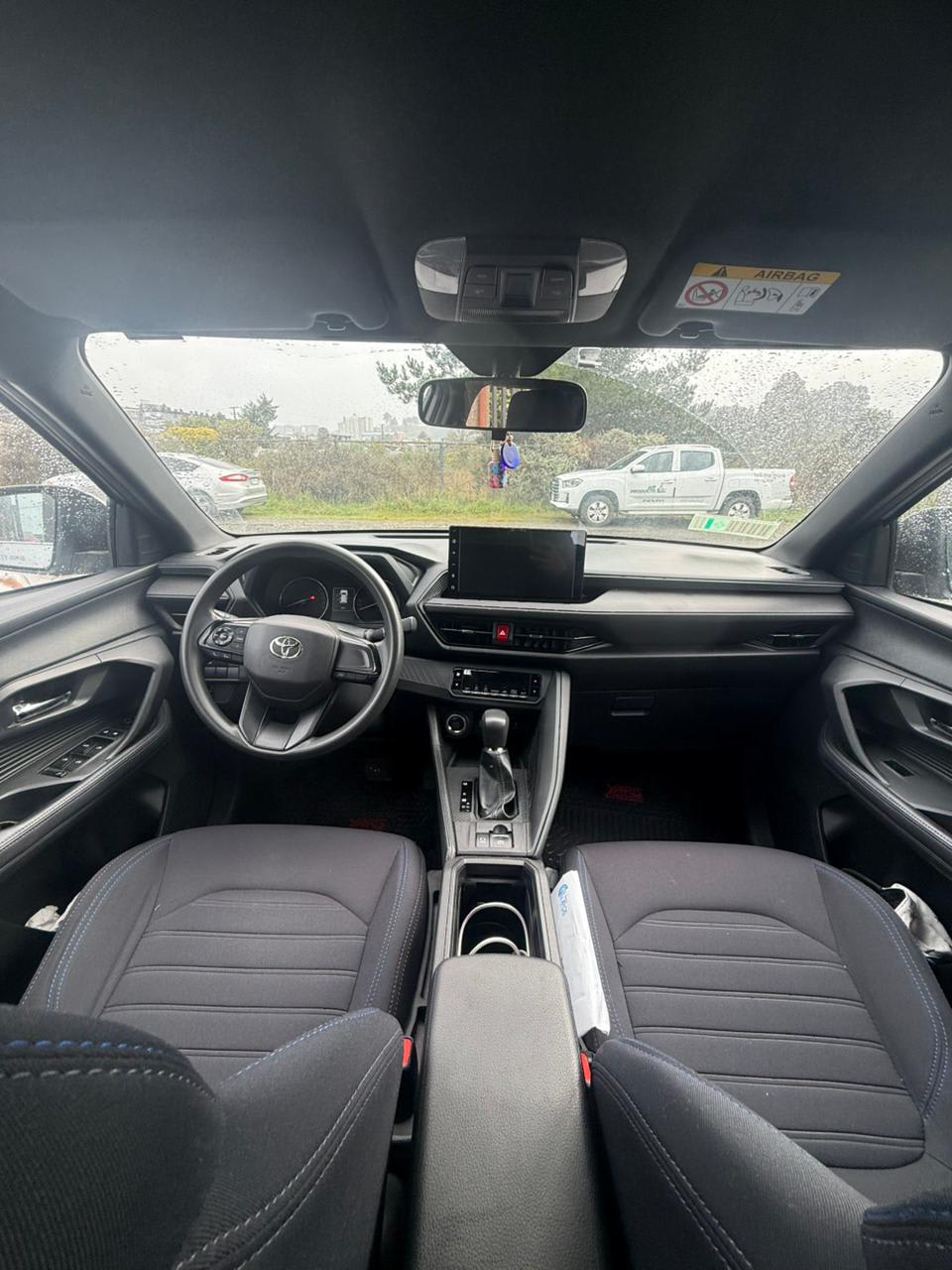 2025 Toyota YARIS CROSS 1.5 Gris - Miniatura 7