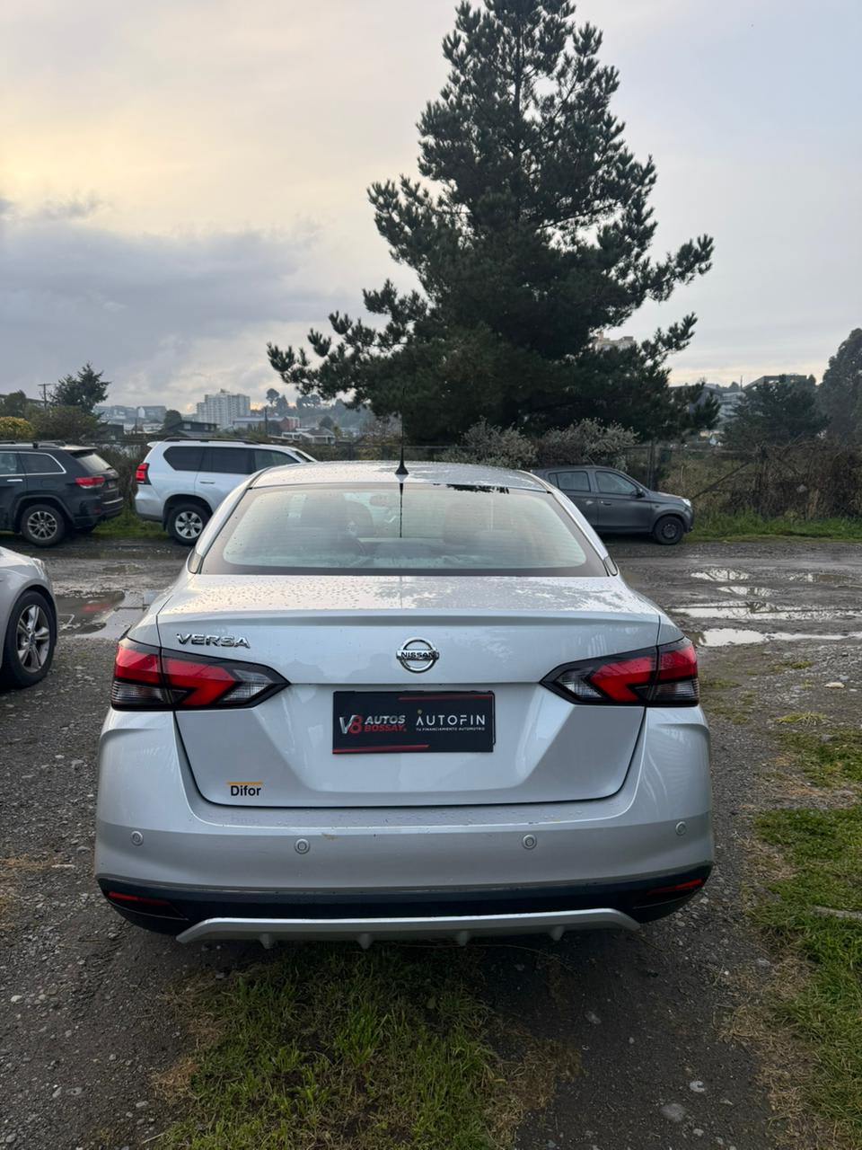 2021 Nissan VERSA V-DRIVE VERSA Gris - Miniatura 4